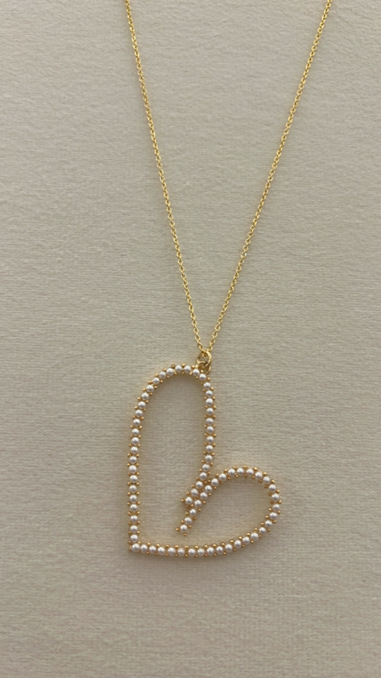 Cuello de corazón con perlitas rodinado Gold