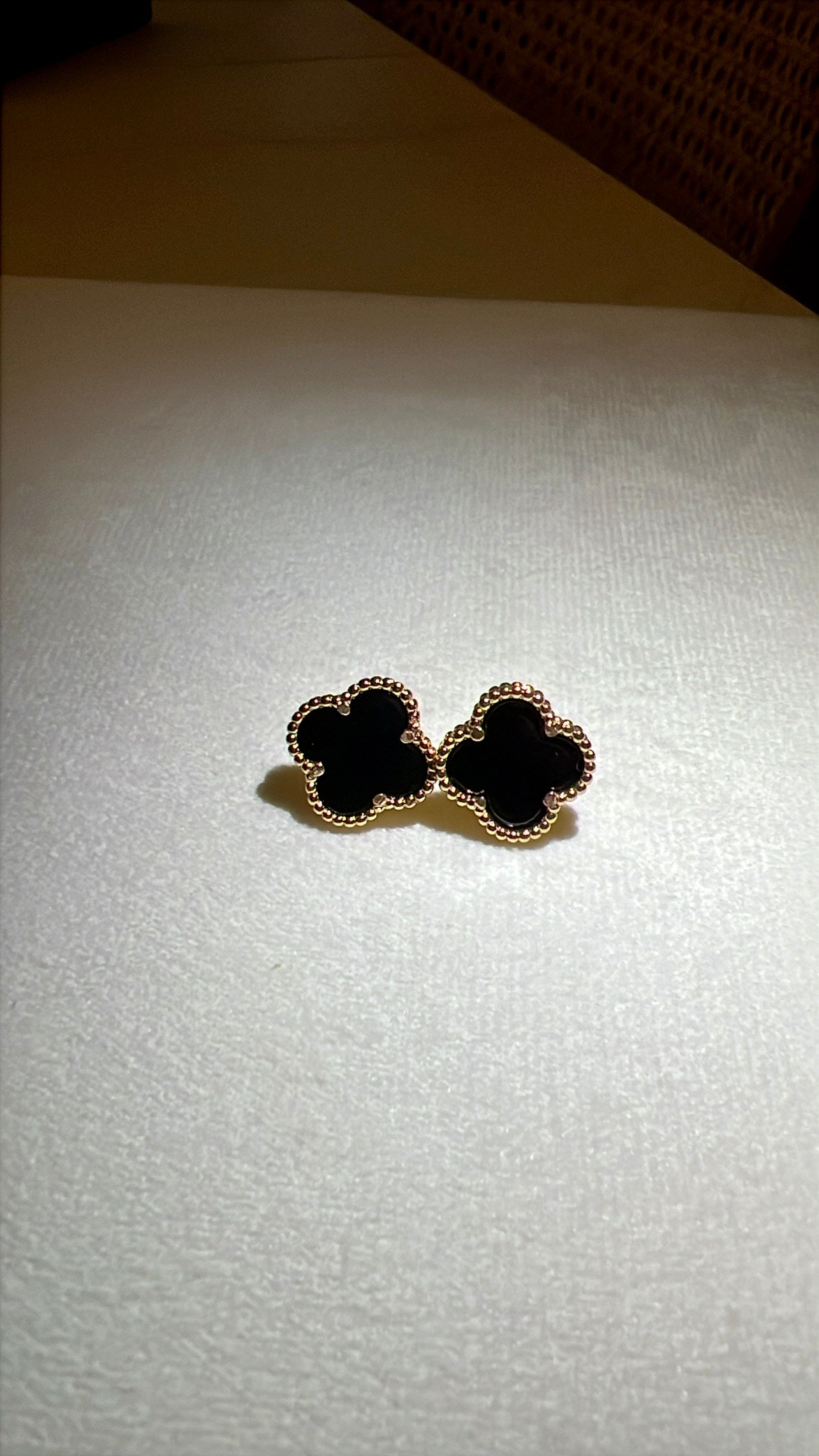 Aretes de flor black rodinados Gold