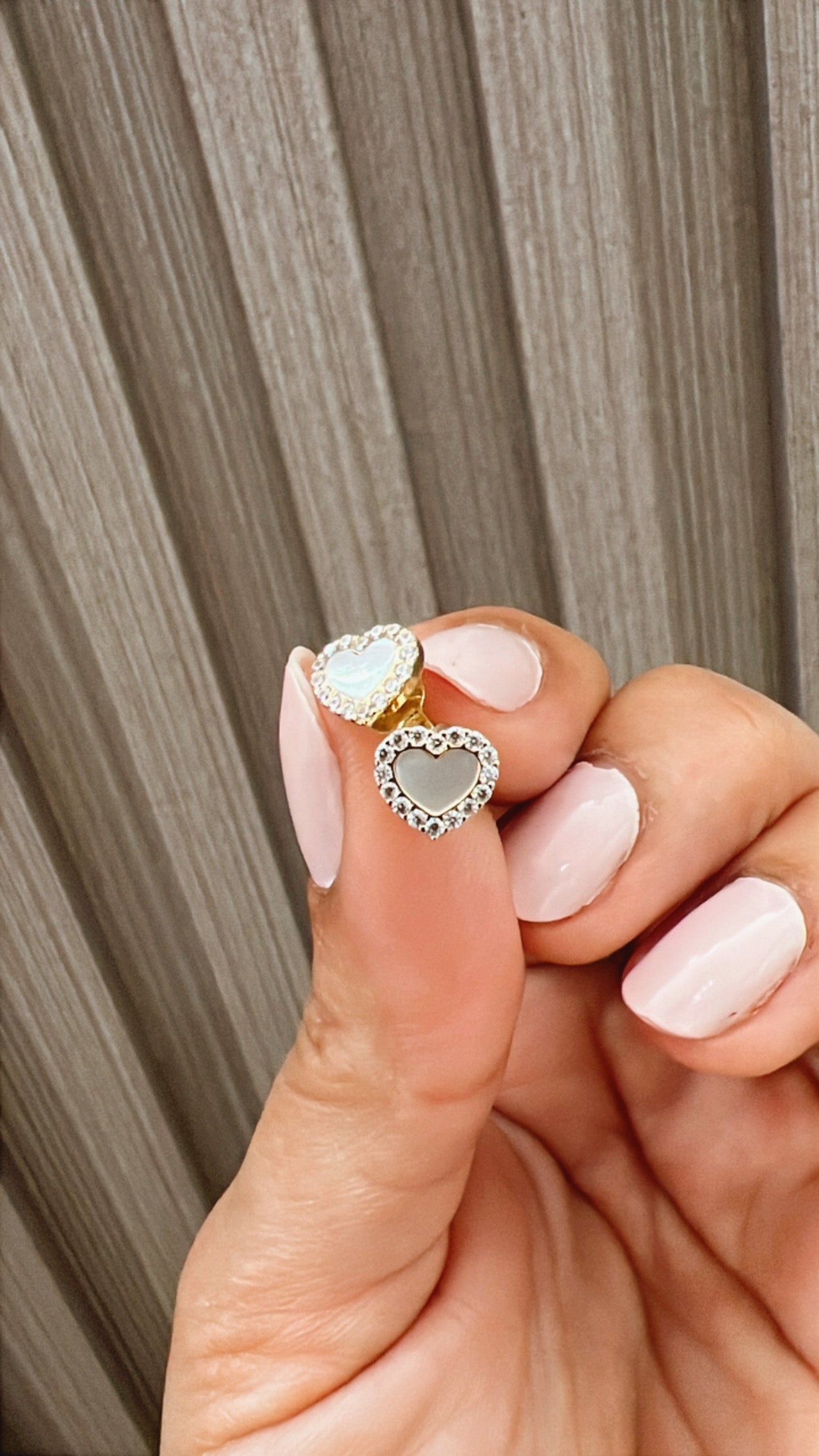 Aretes Corazón Madre Perla en Oro 18K