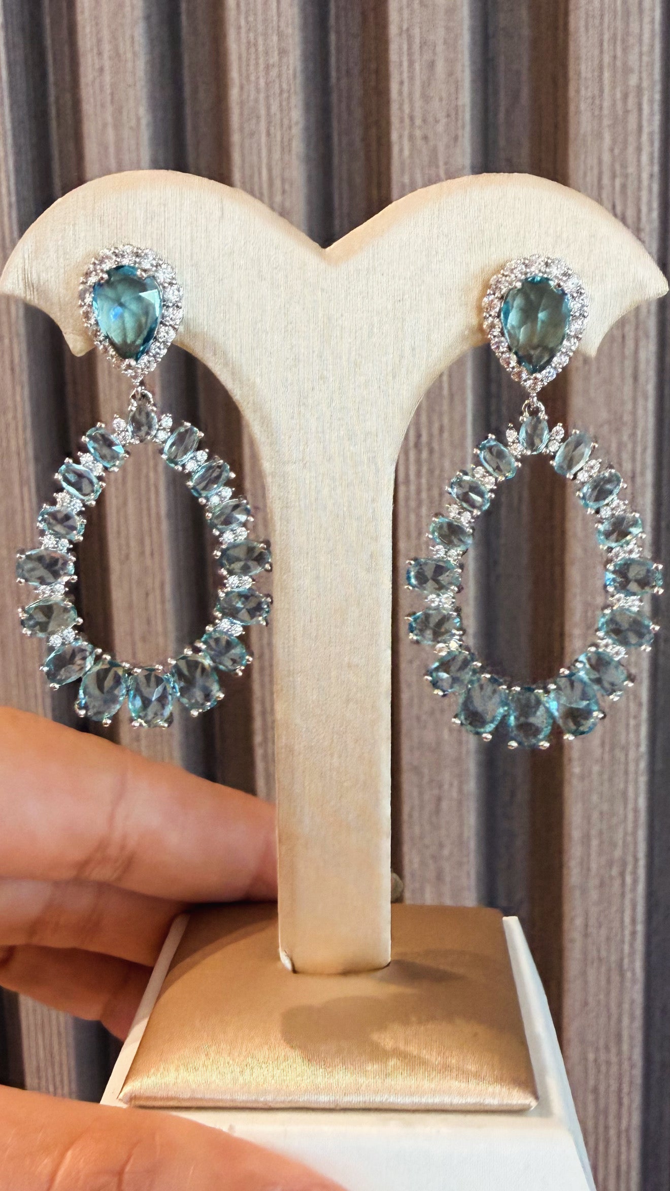 Aretes con Cristales celestes rodinados silver