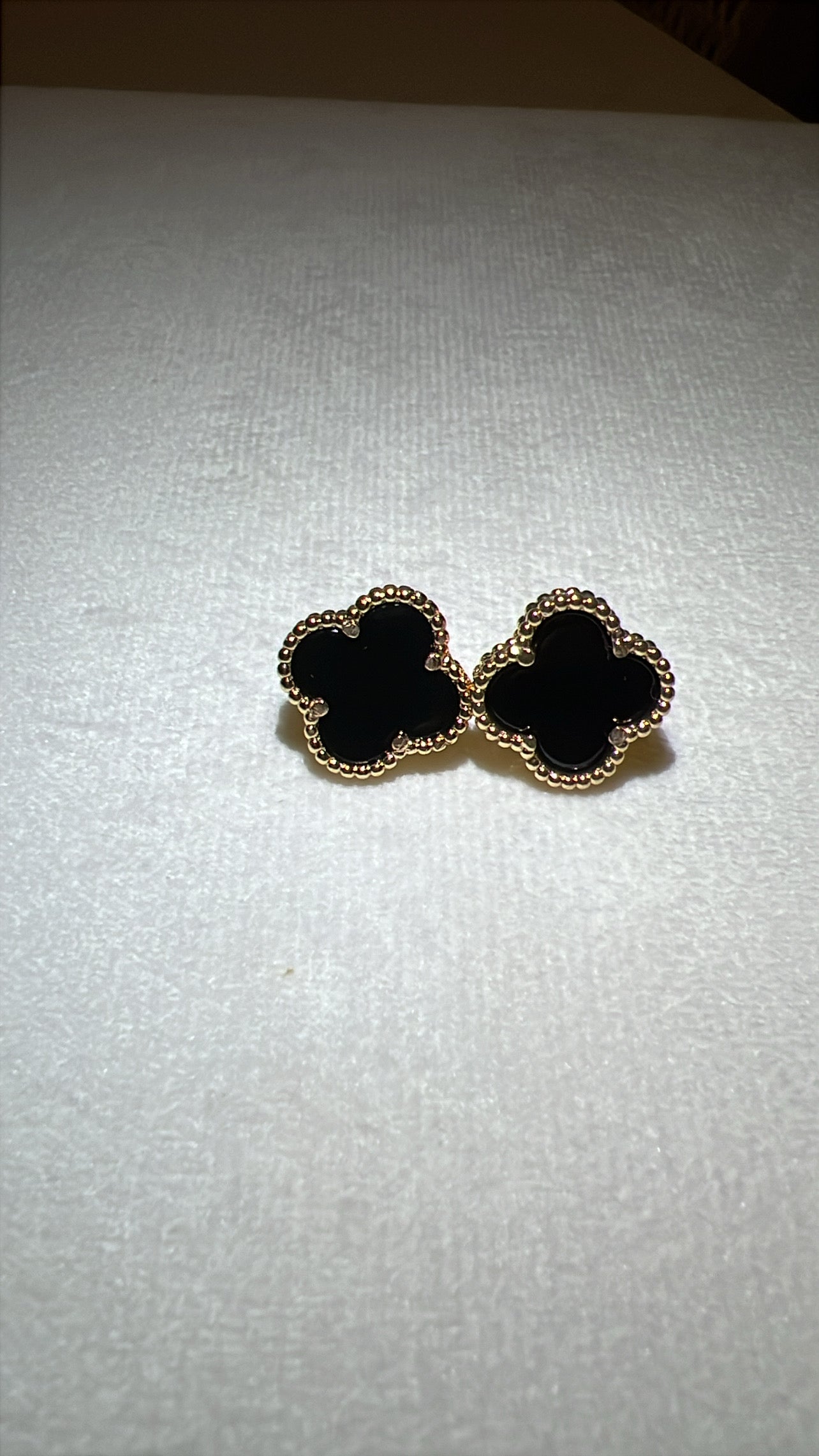 Aretes de flor black rodinados Gold