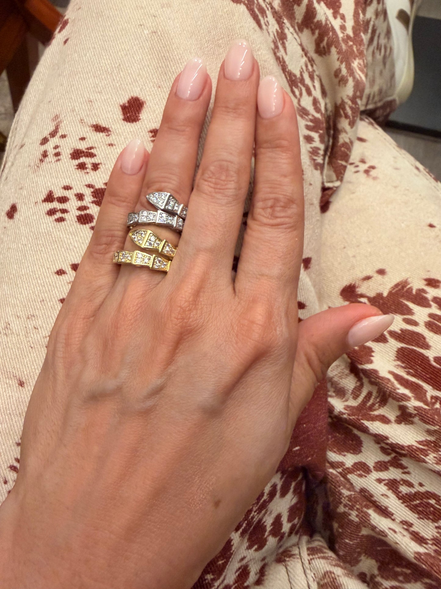 Anillo inspirado serpiente Gold con circonias