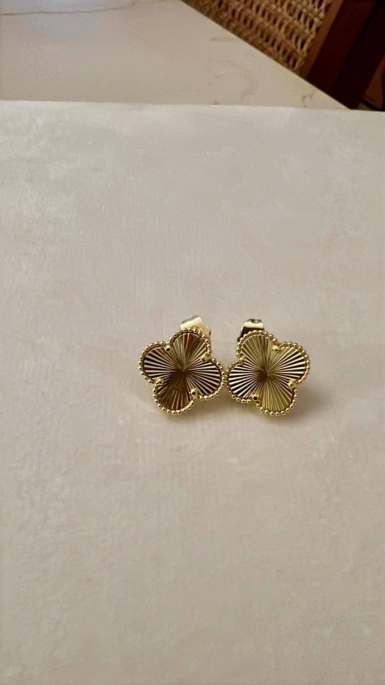 Aretes de flor Gold rodinados