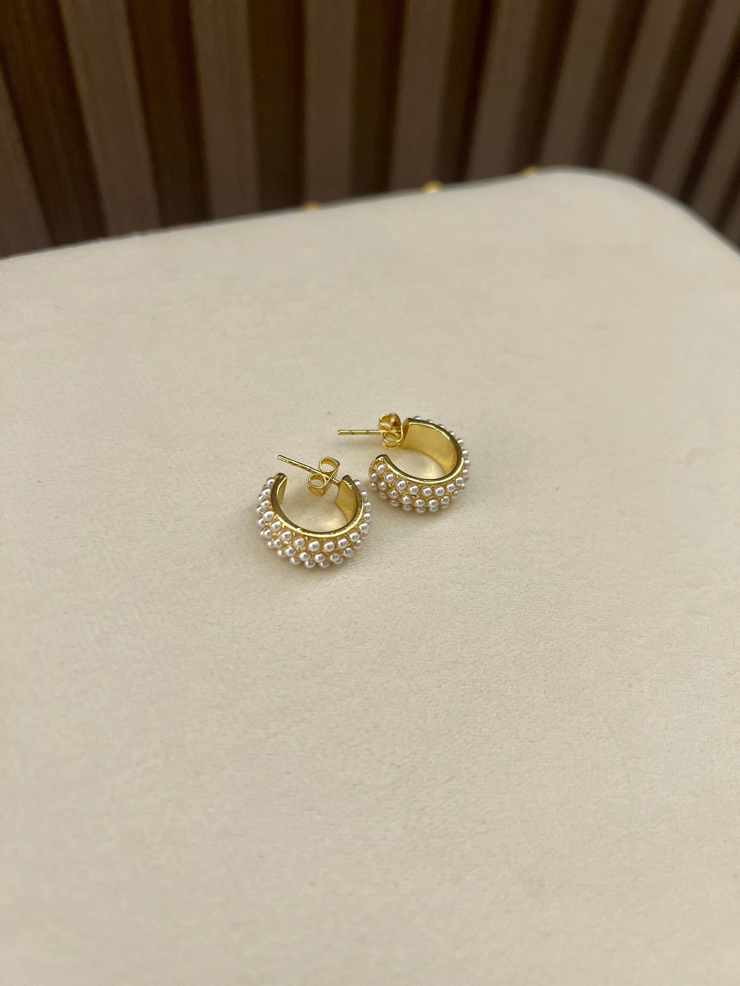 Argollas de perlas rodinados Gold pequeñas