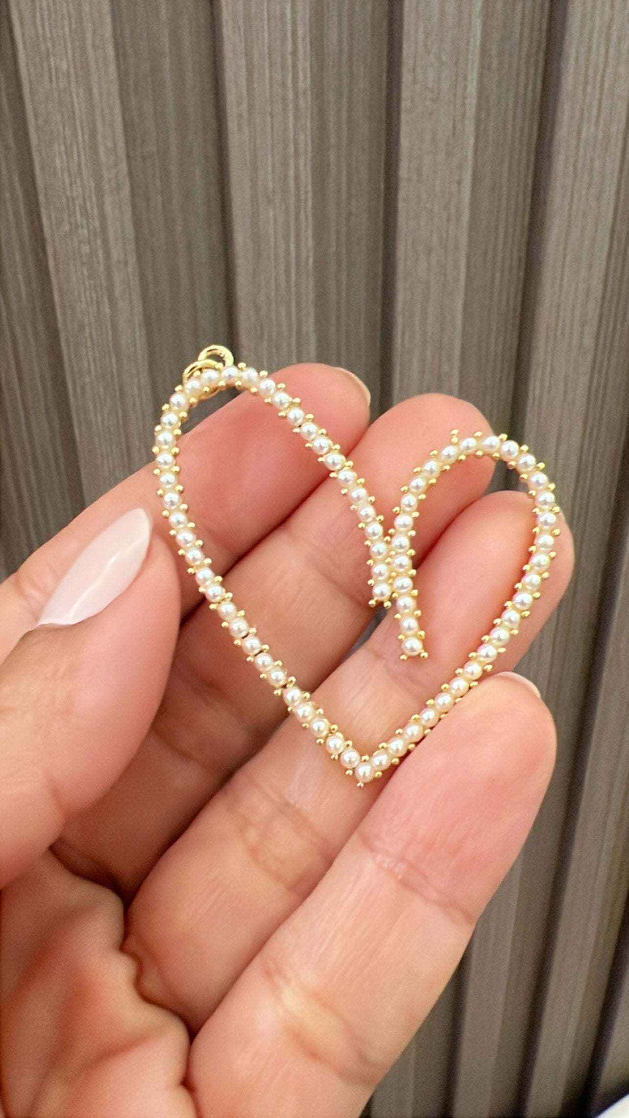 Cuello de corazón con perlitas rodinado Gold