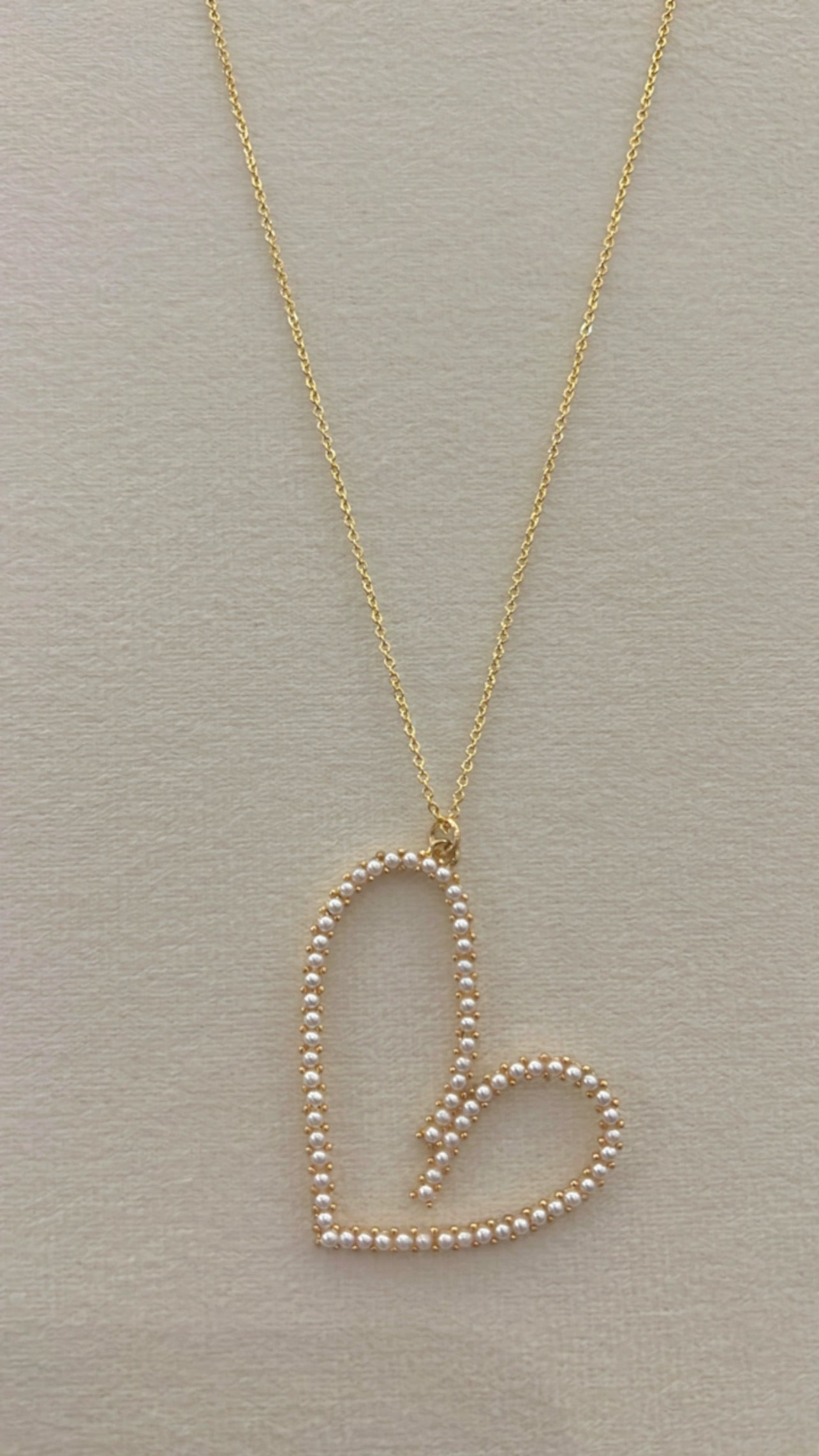Cuello de corazón con perlitas rodinado Gold