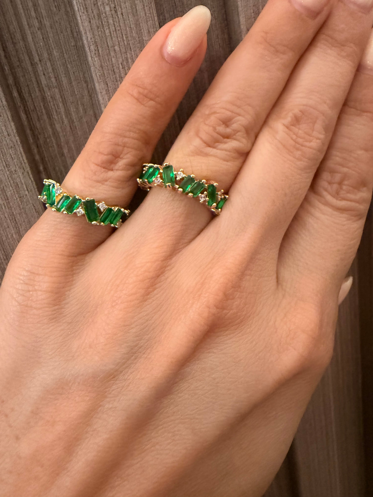 Anillo de baguettes y Cz green