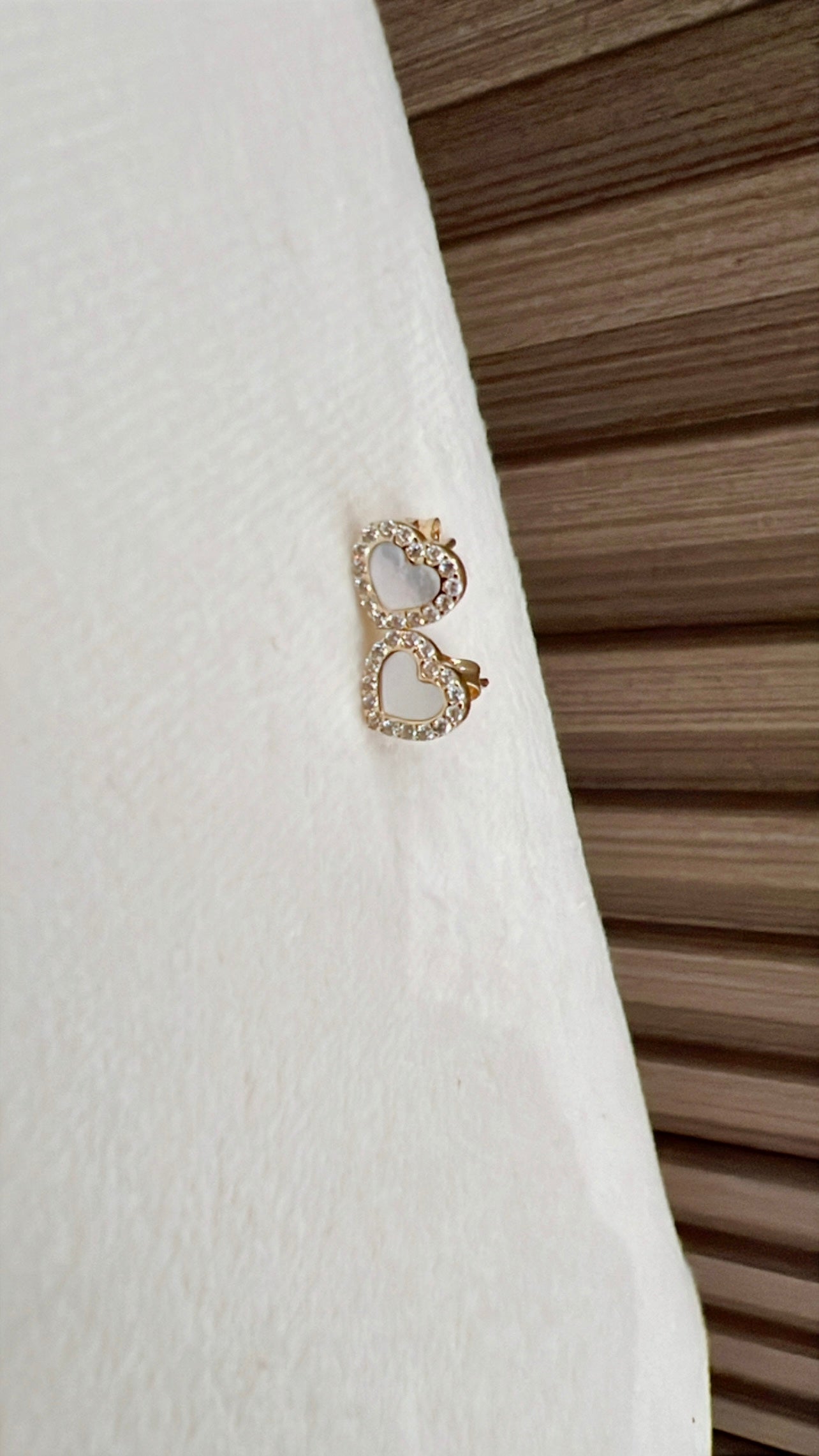 Aretes Corazón Madre Perla en Oro 18K