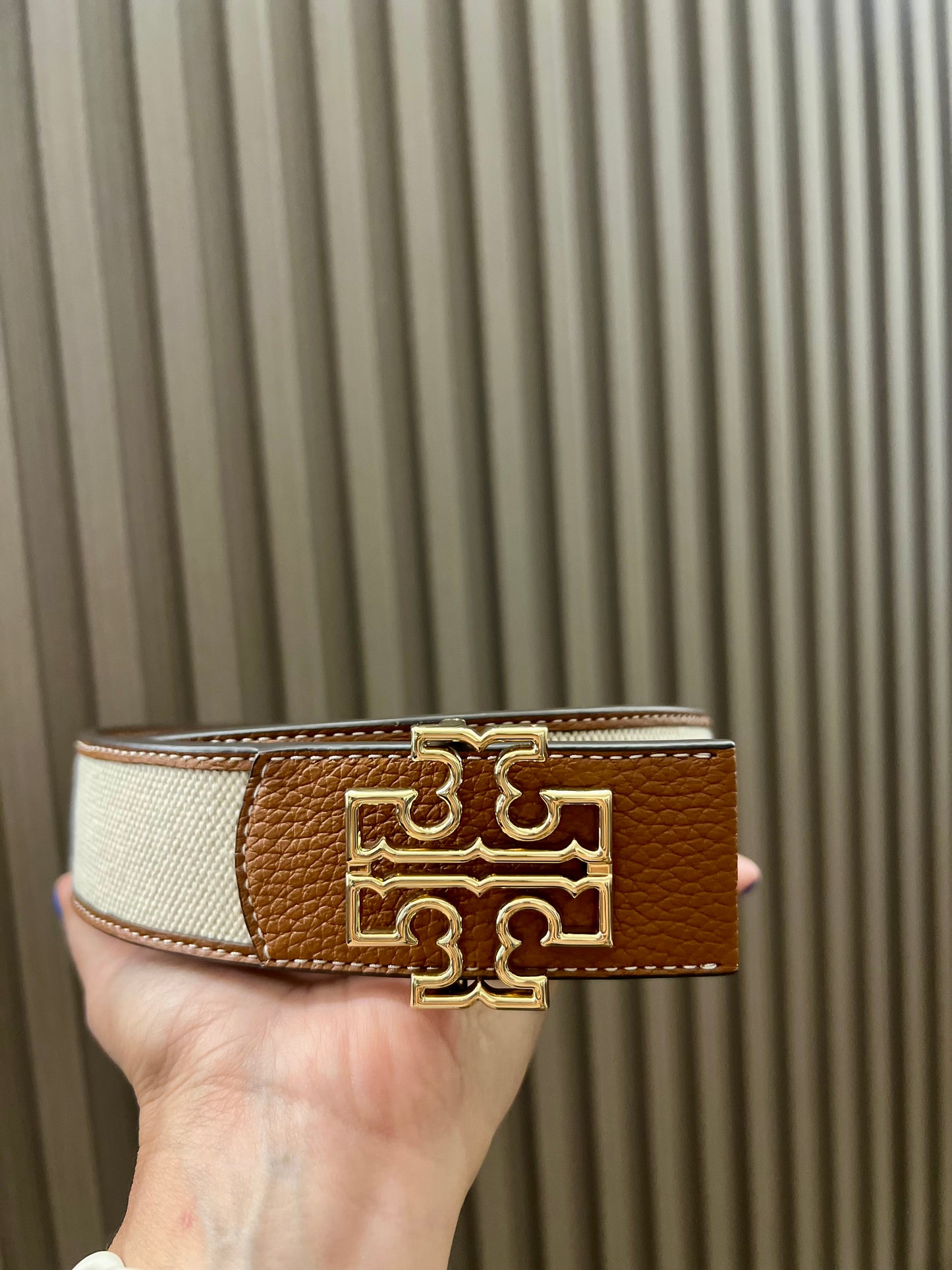 Cinturón Tory Burch Caki marrón logo Gold