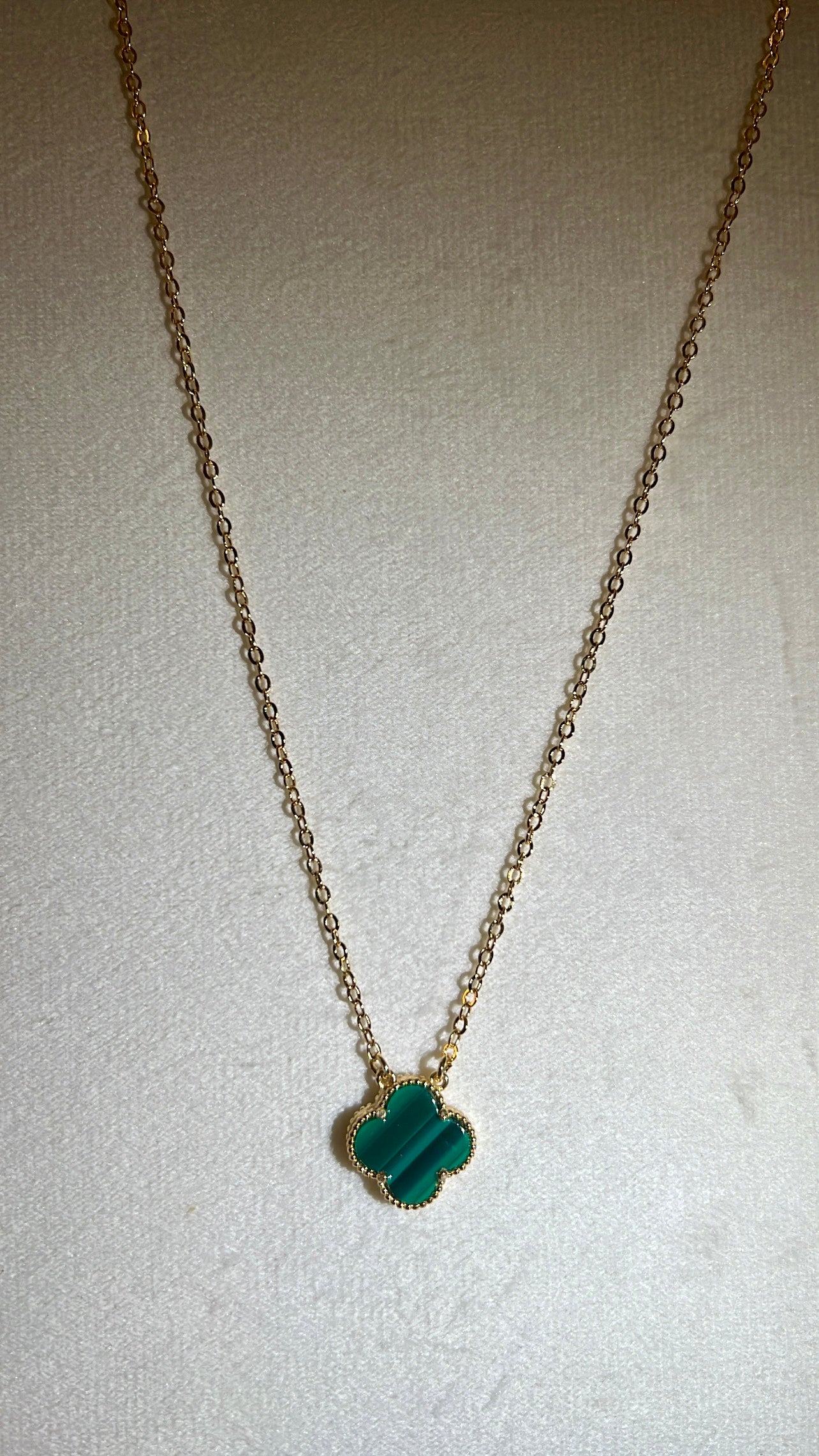 Cuello rodinado Gold con digel del flor green