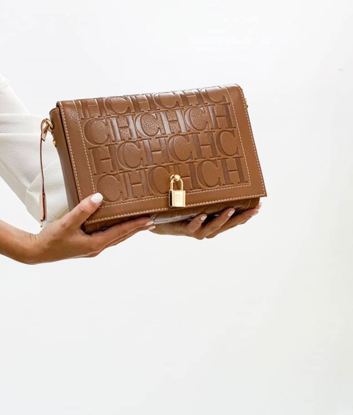 Pre Order CH Andy Locked Crossbody Marrón