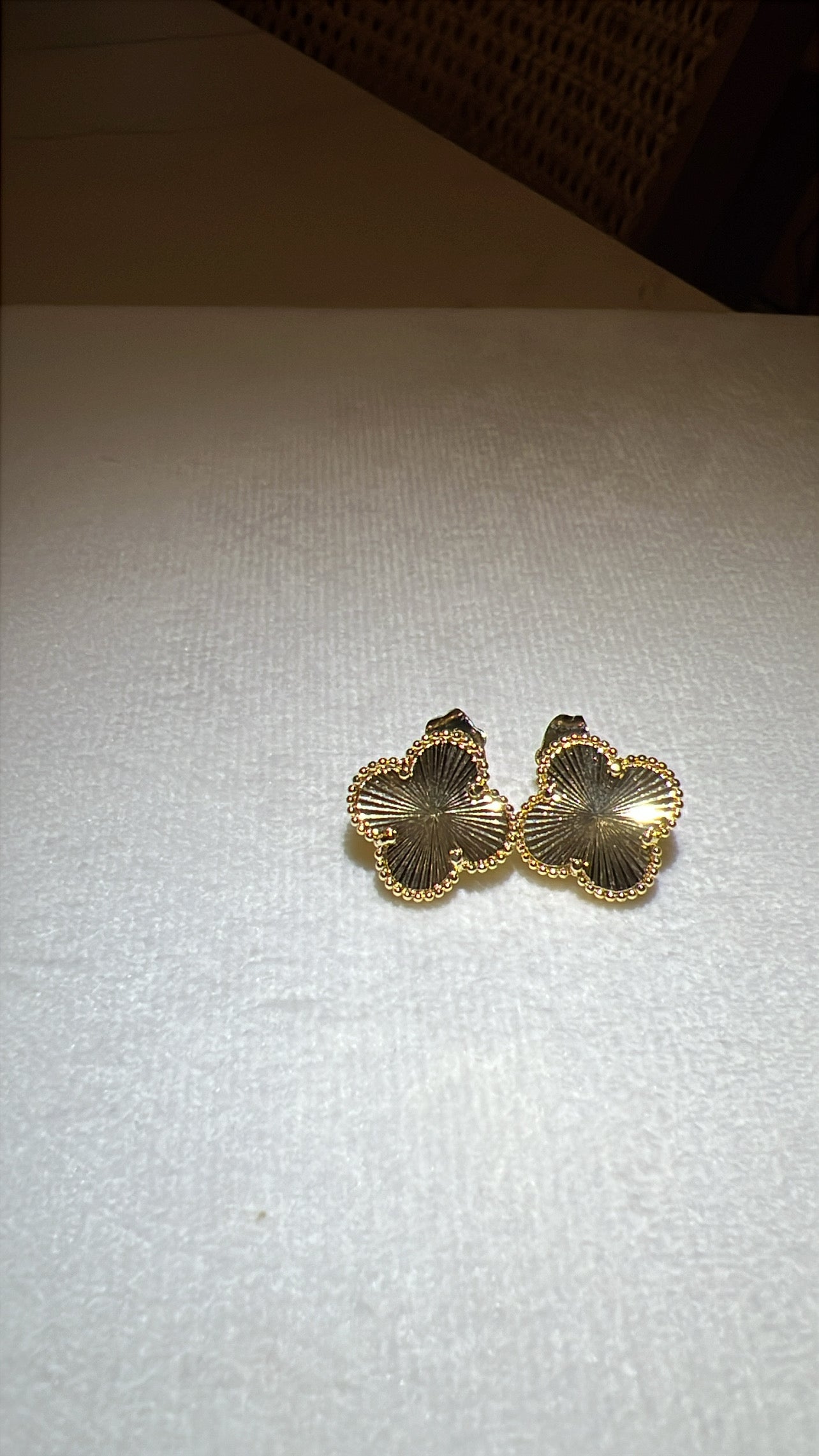 Aretes de flor Gold rodinados