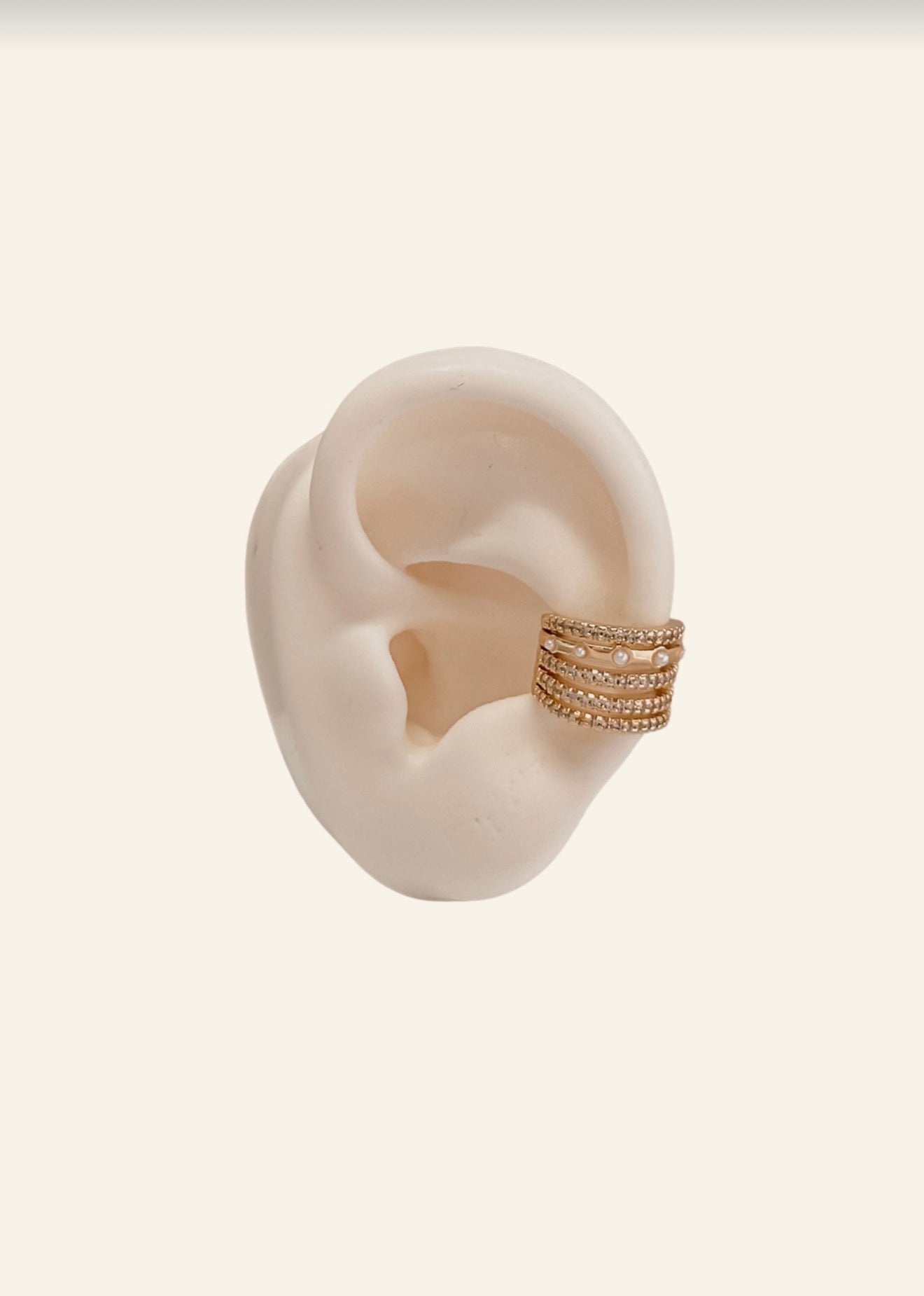Ear Cuff rodinados con perlitas y oro Golffield