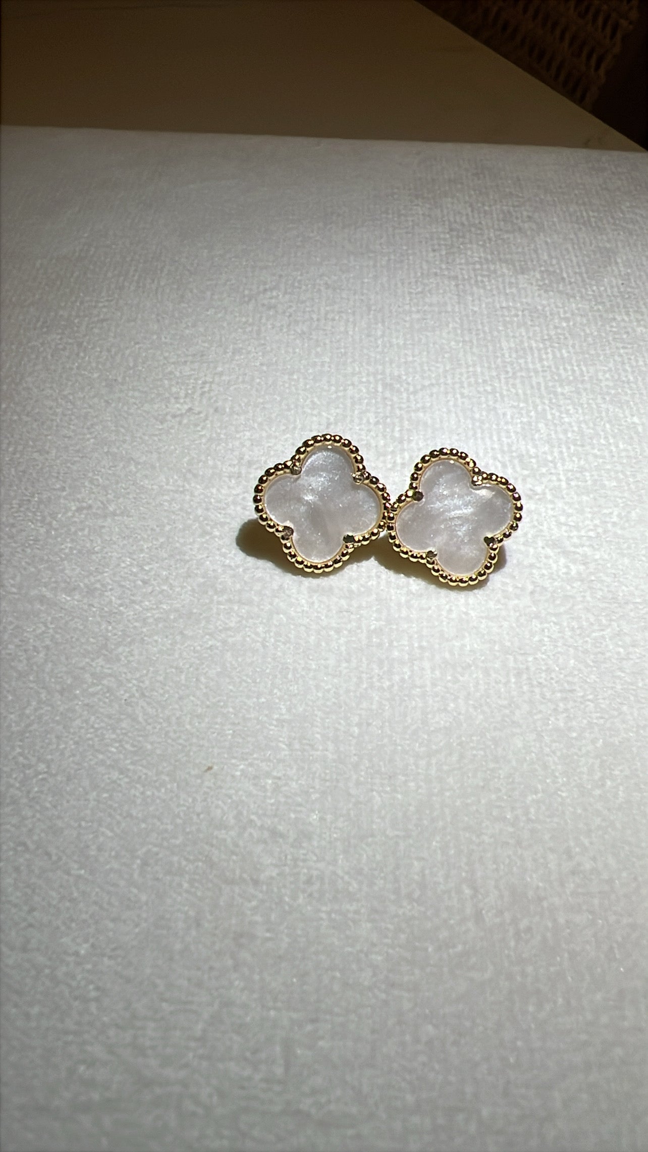Aretes de flor madre perla rodinados