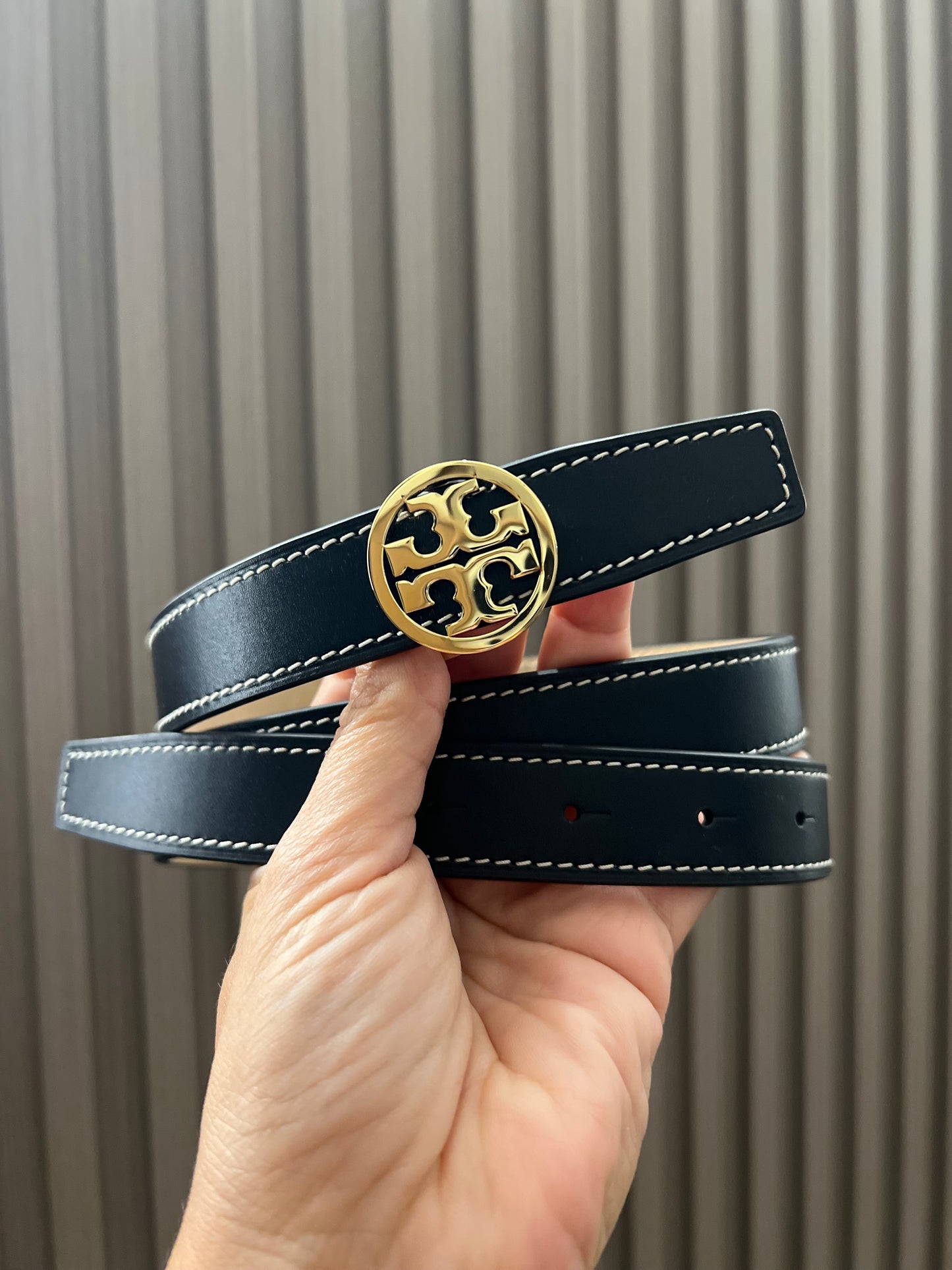 Cinturón Tory Burch negro con Logo Gold