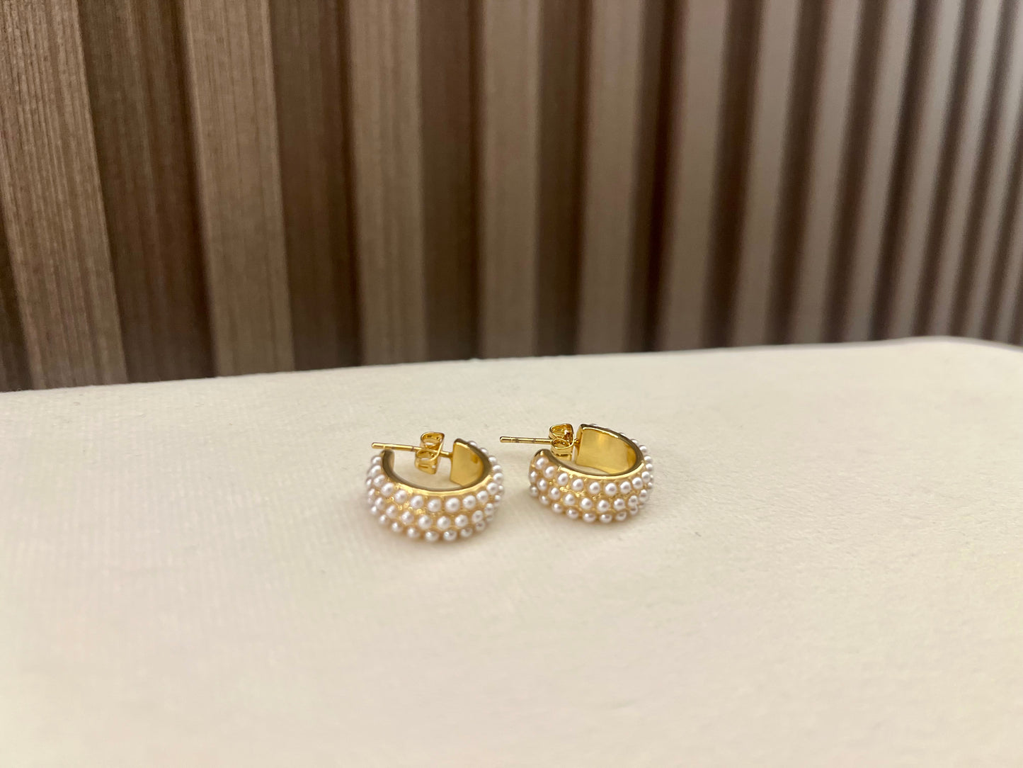 Argollas de perlas rodinados Gold pequeñas