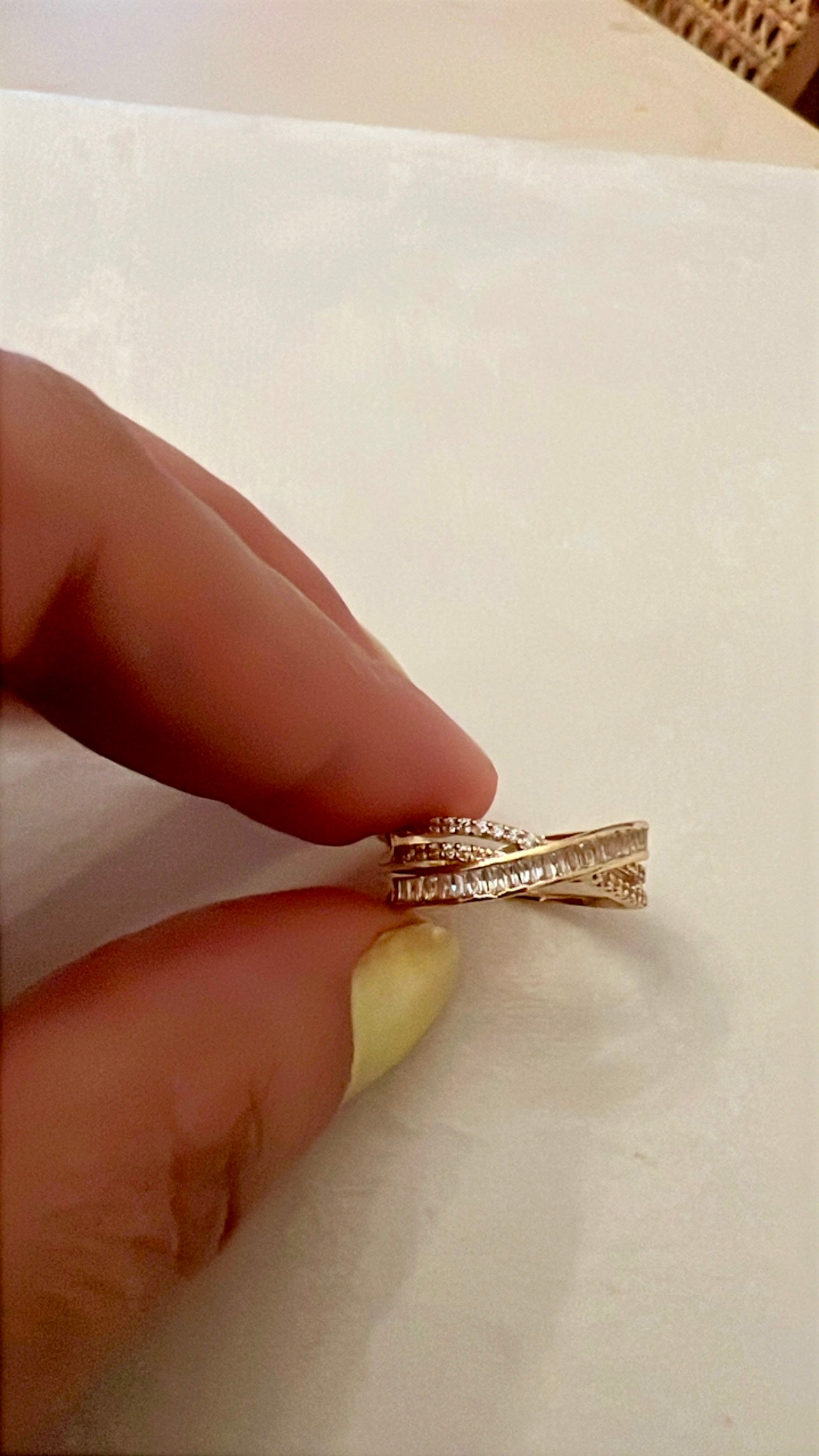Anillo con Cz y baguettes rodinado Gold