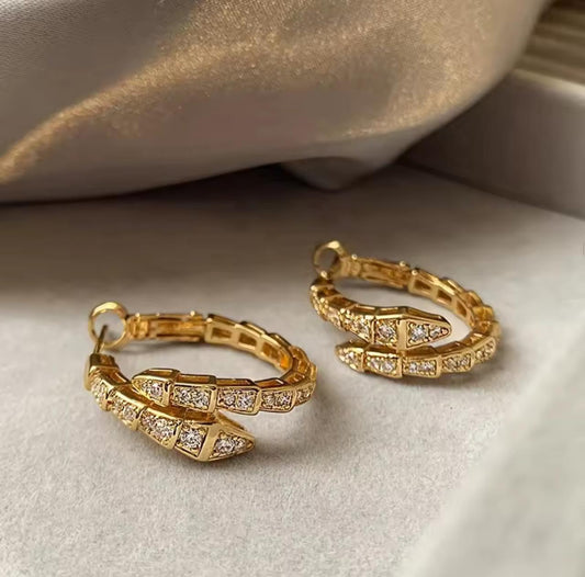 Argollas Gold con baguettes rodinadas serpiente