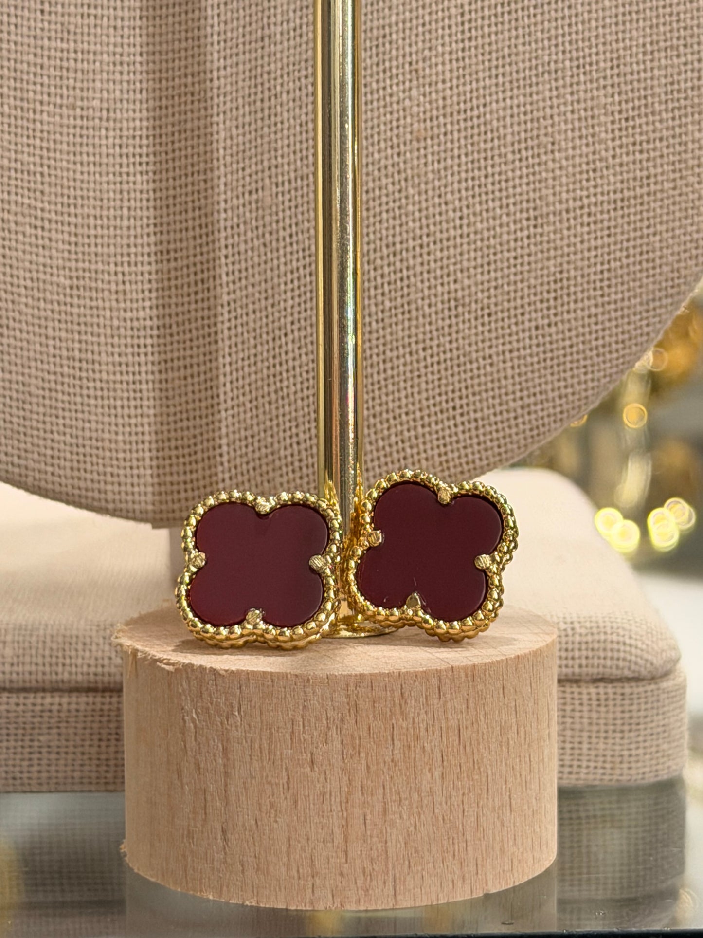 Set cadena y aretes flor color burdeos rodinado