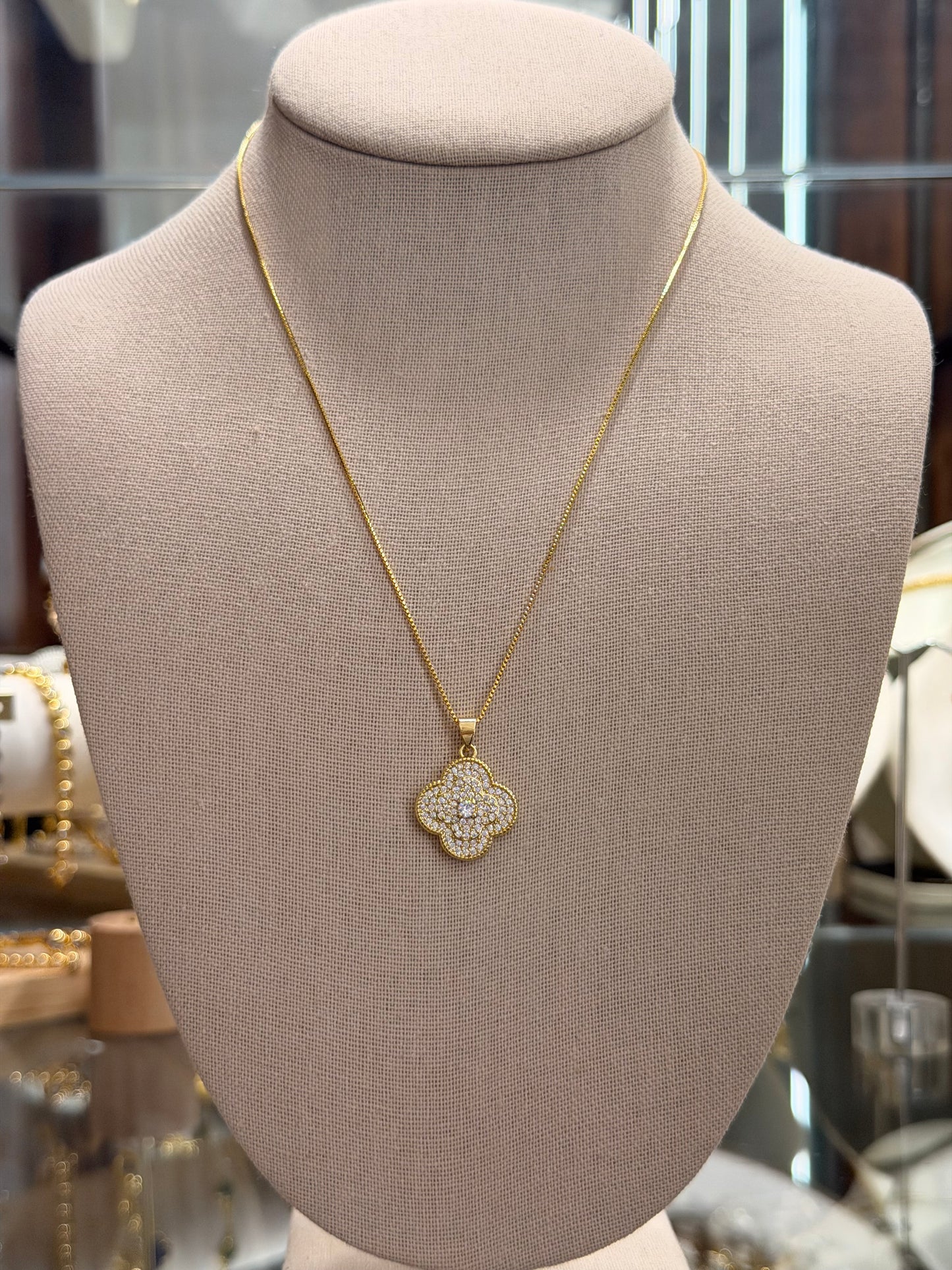 Cuello con digel de flor con Cz rodinado