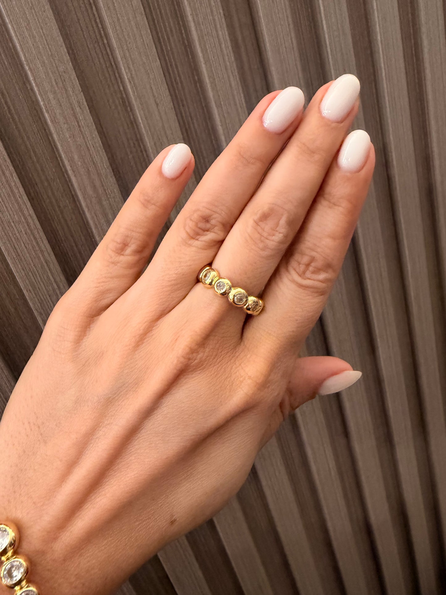 Anillo rodinado con Cz redondas