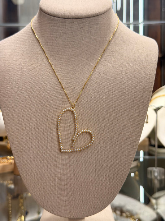 Cuello de corazón con perlitas rodinado Gold
