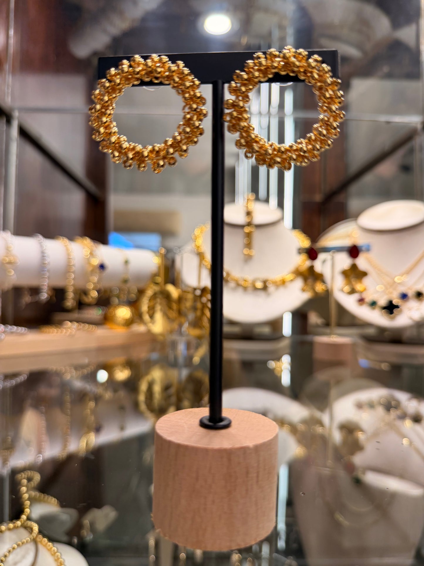 Aretes rodinados redondos con balines oro Golfilled y baño de oro de 24 kil