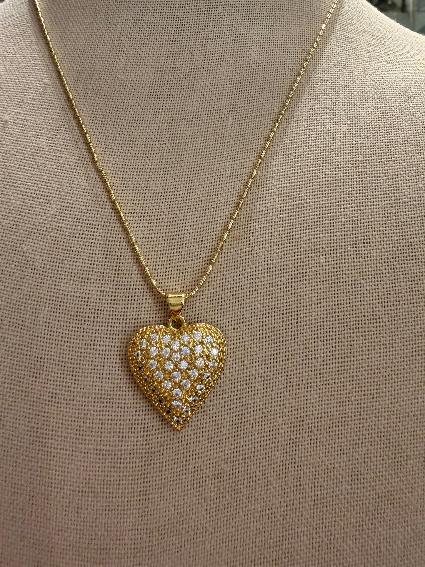 Cuello de corazón con Cz rodinado