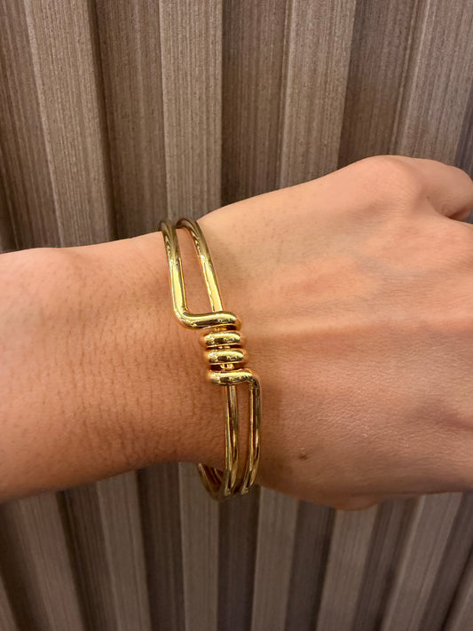 Brazalete con diseño rodinado