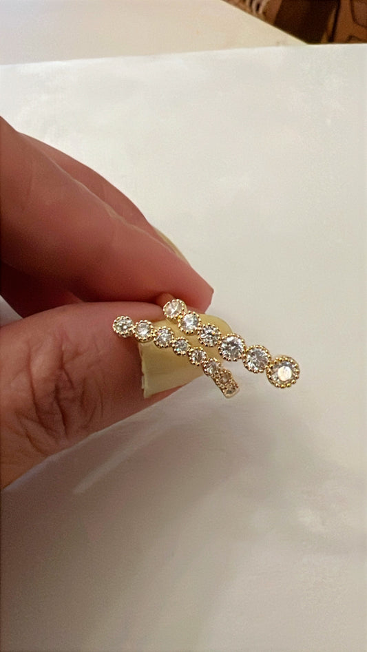Anillo con Cz redondos rodinado Gold
