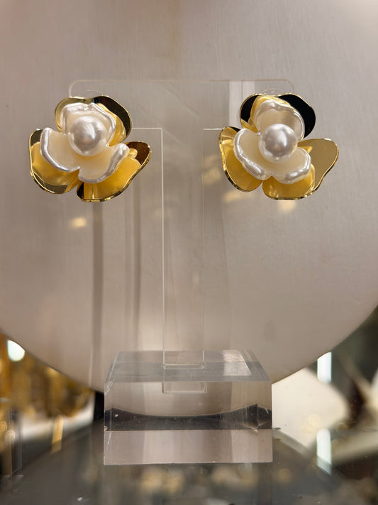 Aretes de flor con perlas rodinados oro Goldfilled
