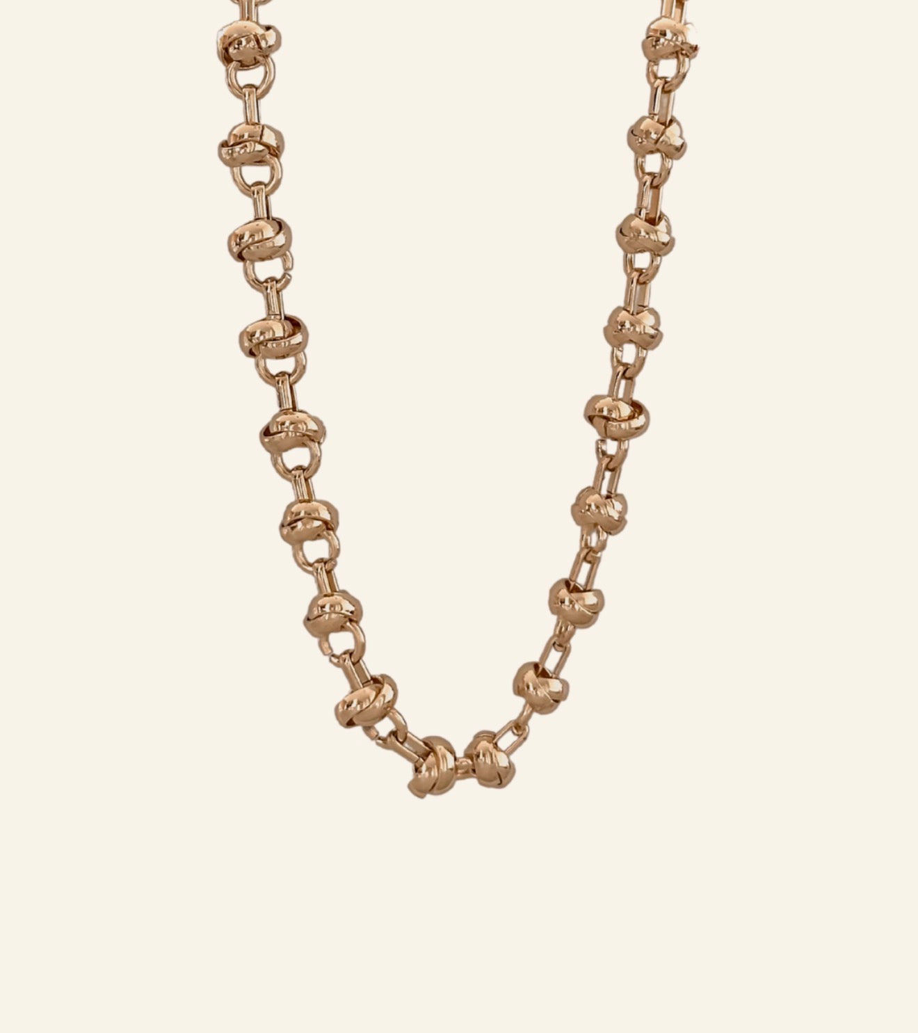 Gargantilla con detalles de eslabones rodinado oro Goldfilled