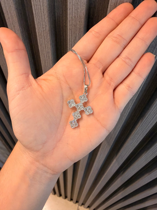 Collar de Cruz con Cz rodinado silver