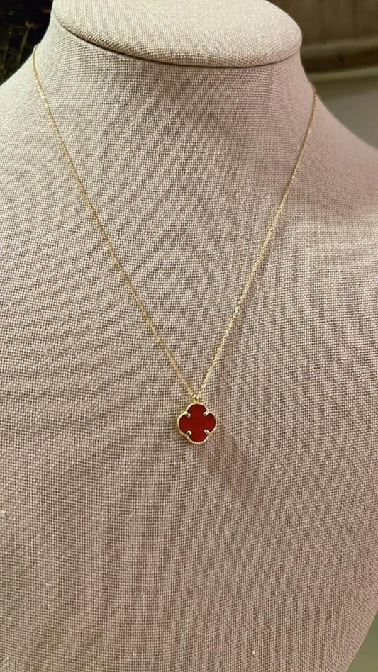 Cadena de Oro con dije Flor Rojo