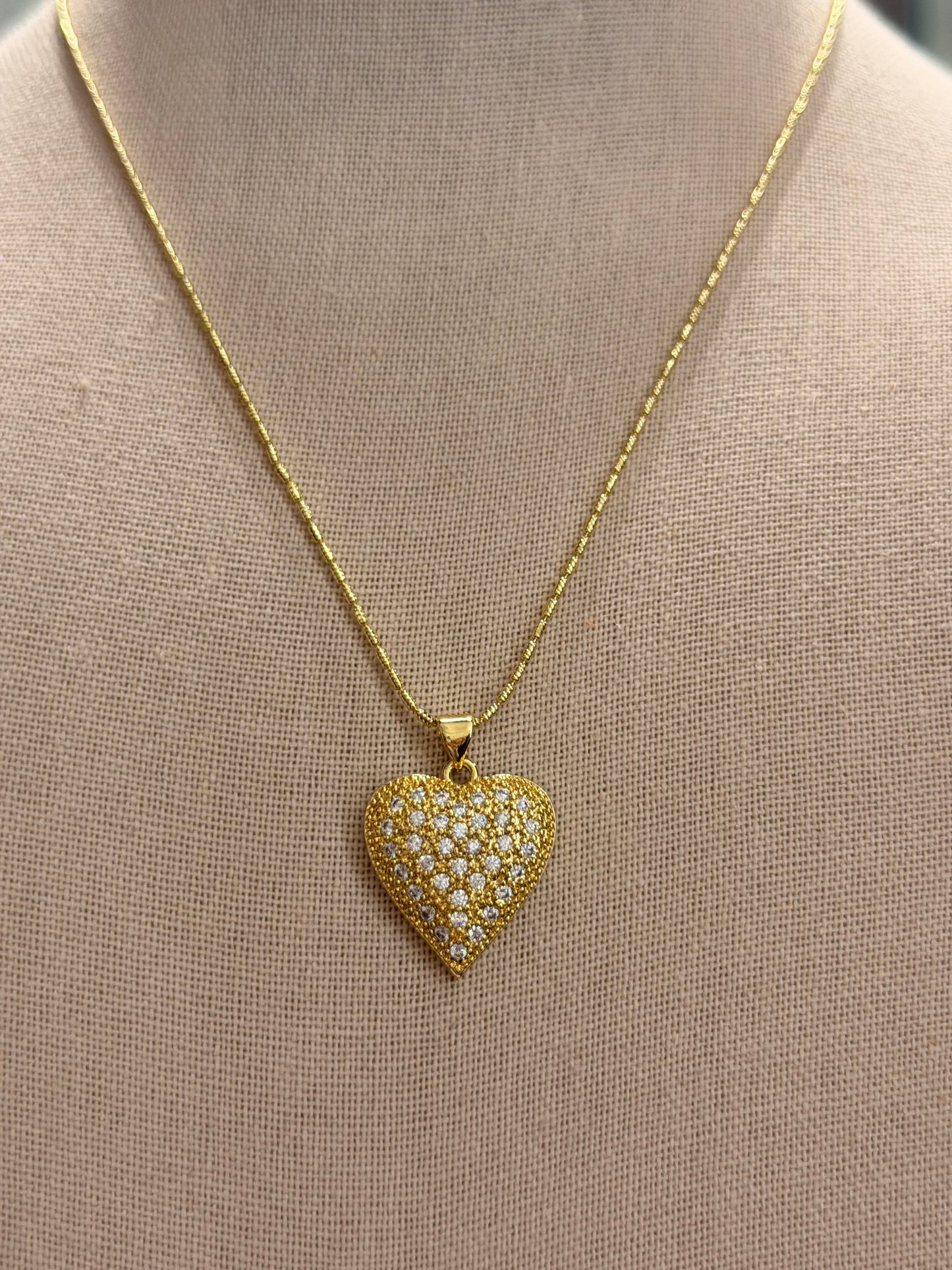 Cuello de corazón con Cz rodinado