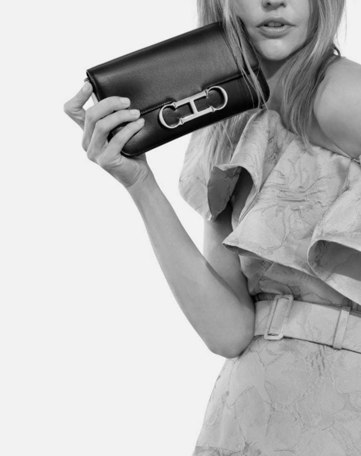 Pre Order Bolso Carolina Herrera Clutch Initials Insignia
