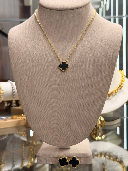Set cadena y aretes flor black rodinado