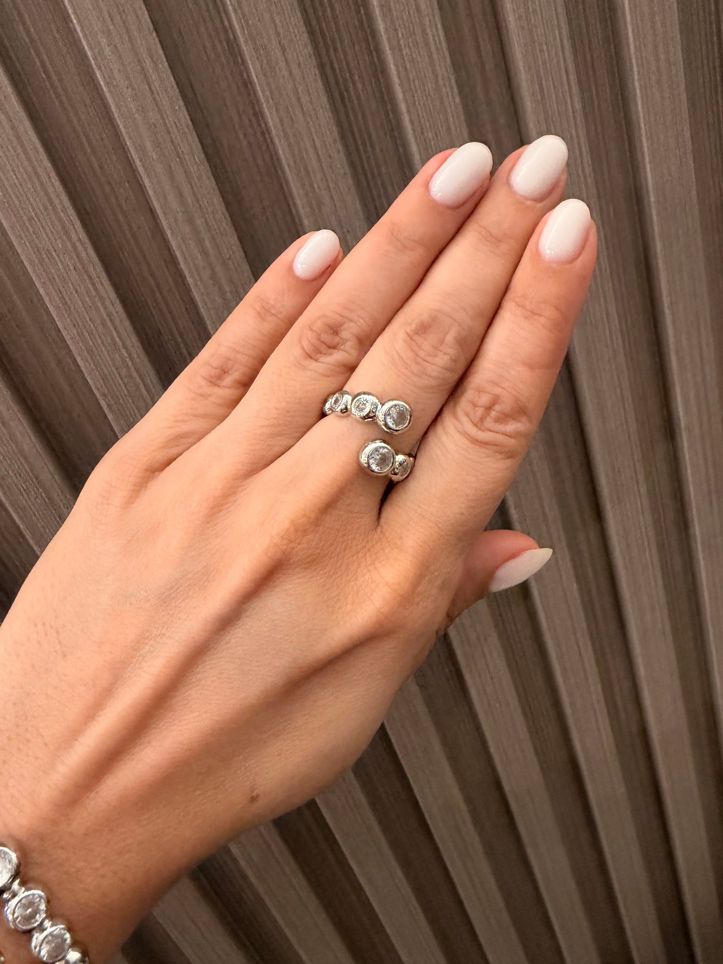 Anillo rodinado silver con Cz redondos