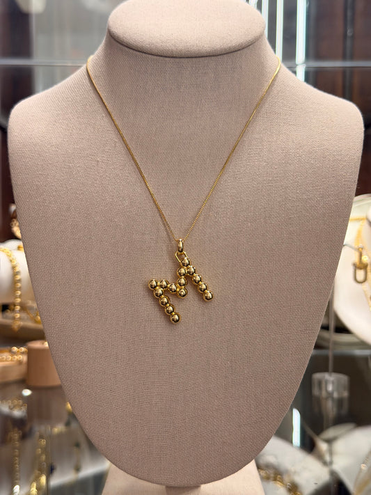 Cadena con digel letra M en balines rodinado