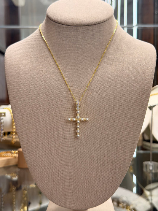 Cuello Cruz con detalles de perlas y Cz rodinado Gold
