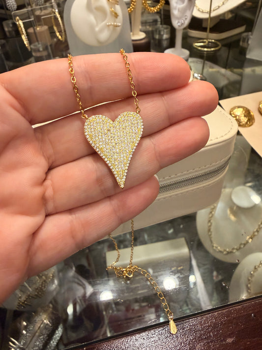 Cuello de corazón con Micropave Gold