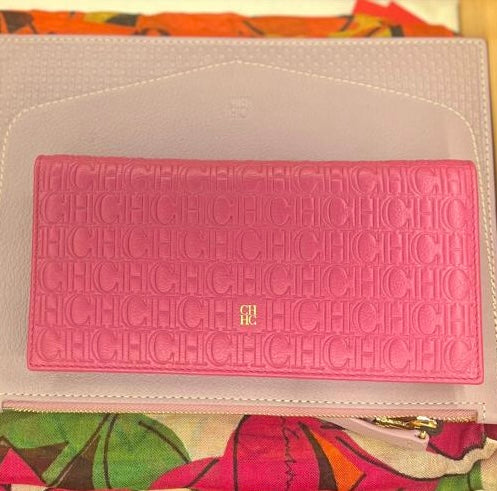 Wallet Carolina Herrera iniciales CH rosa