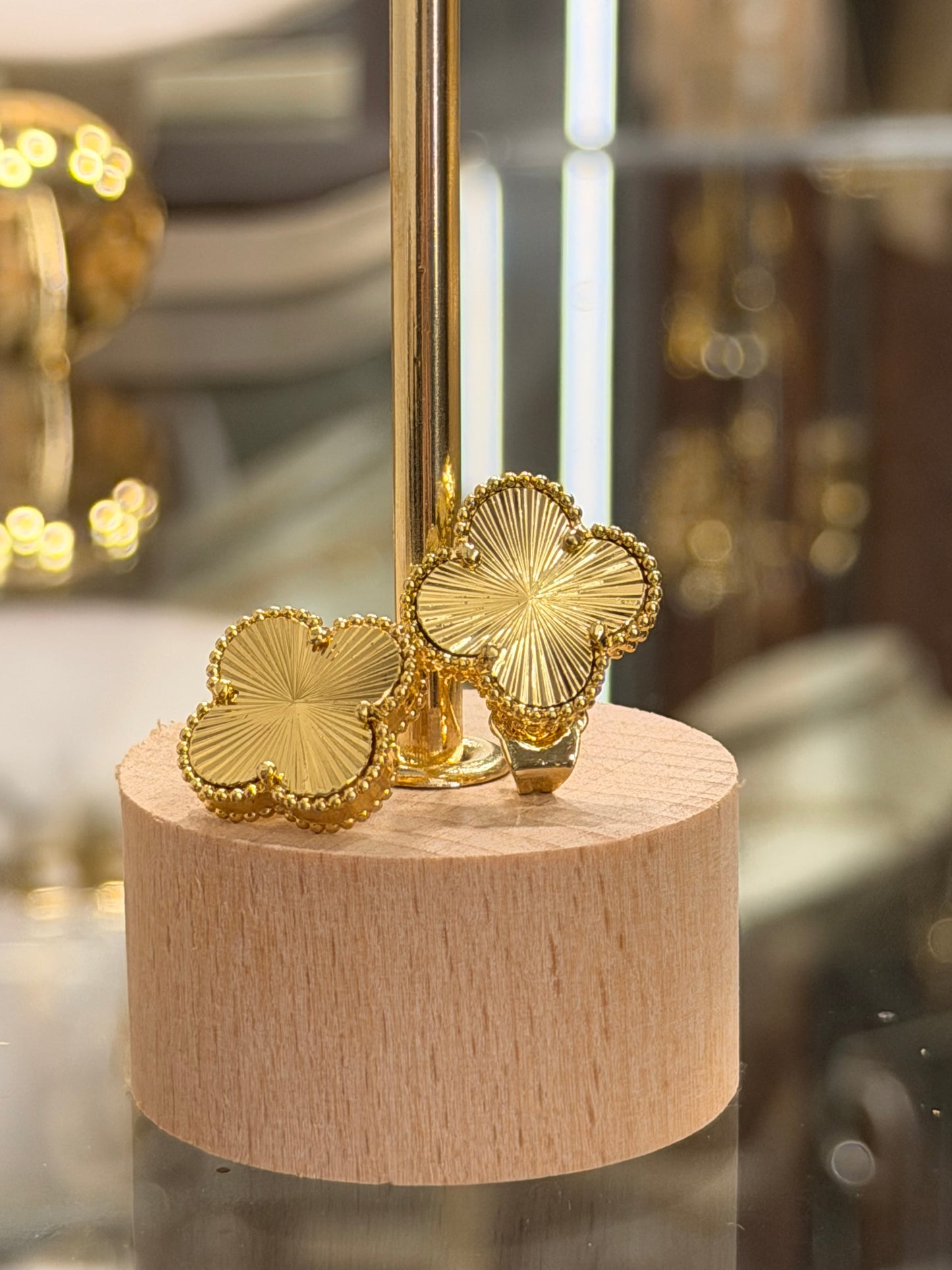 Aretes de flor Gold rodinados