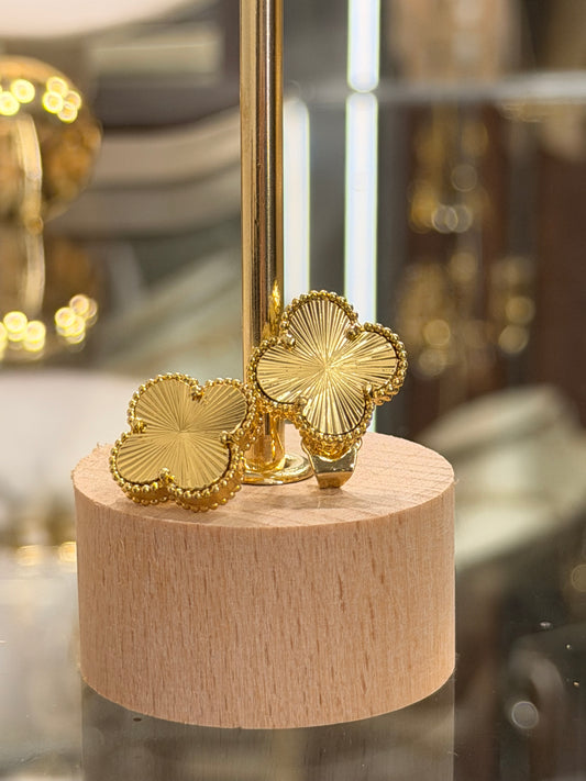 Aretes de flor Gold rodinados