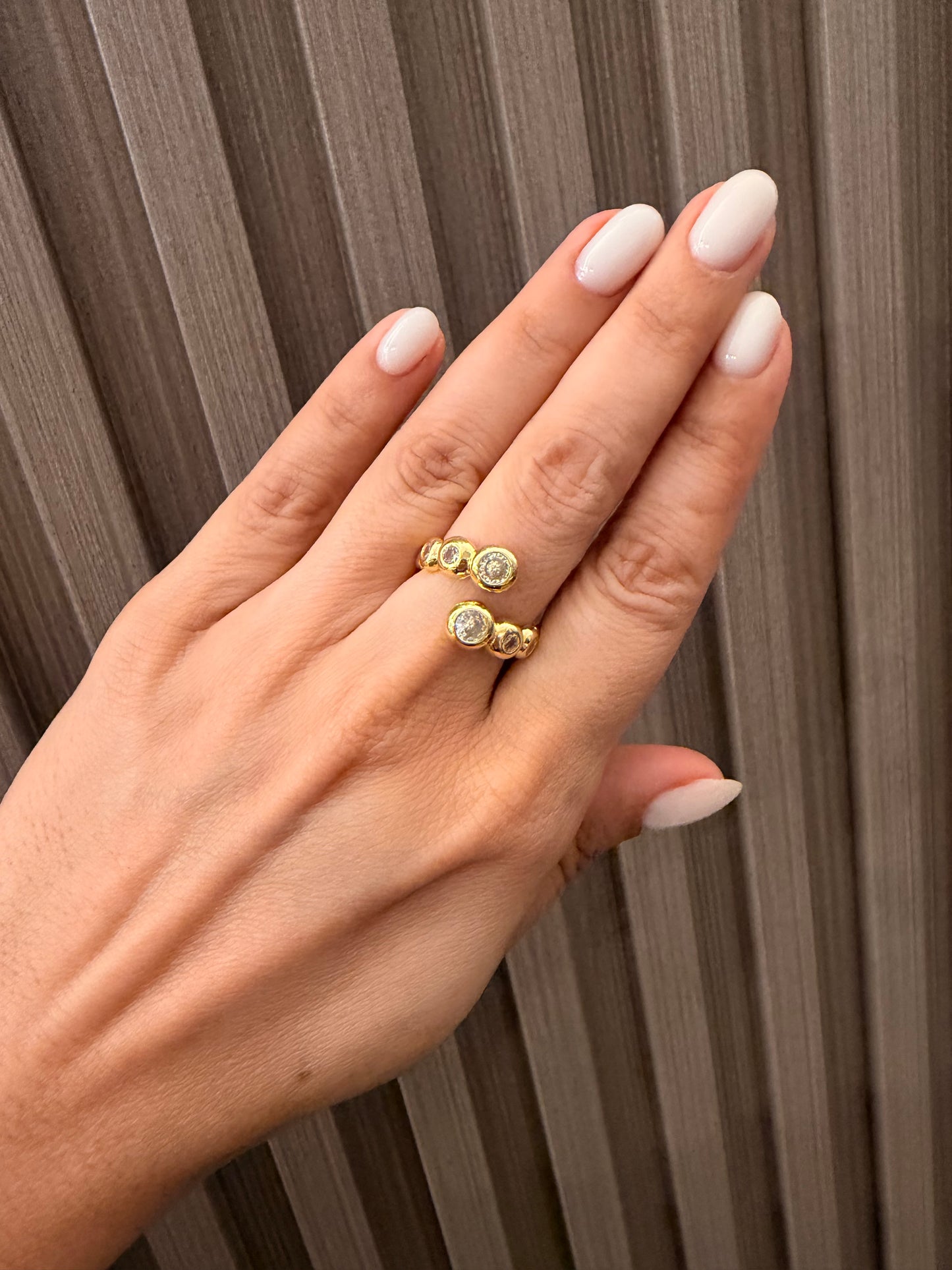 Anillo rodinado con Cz redondas