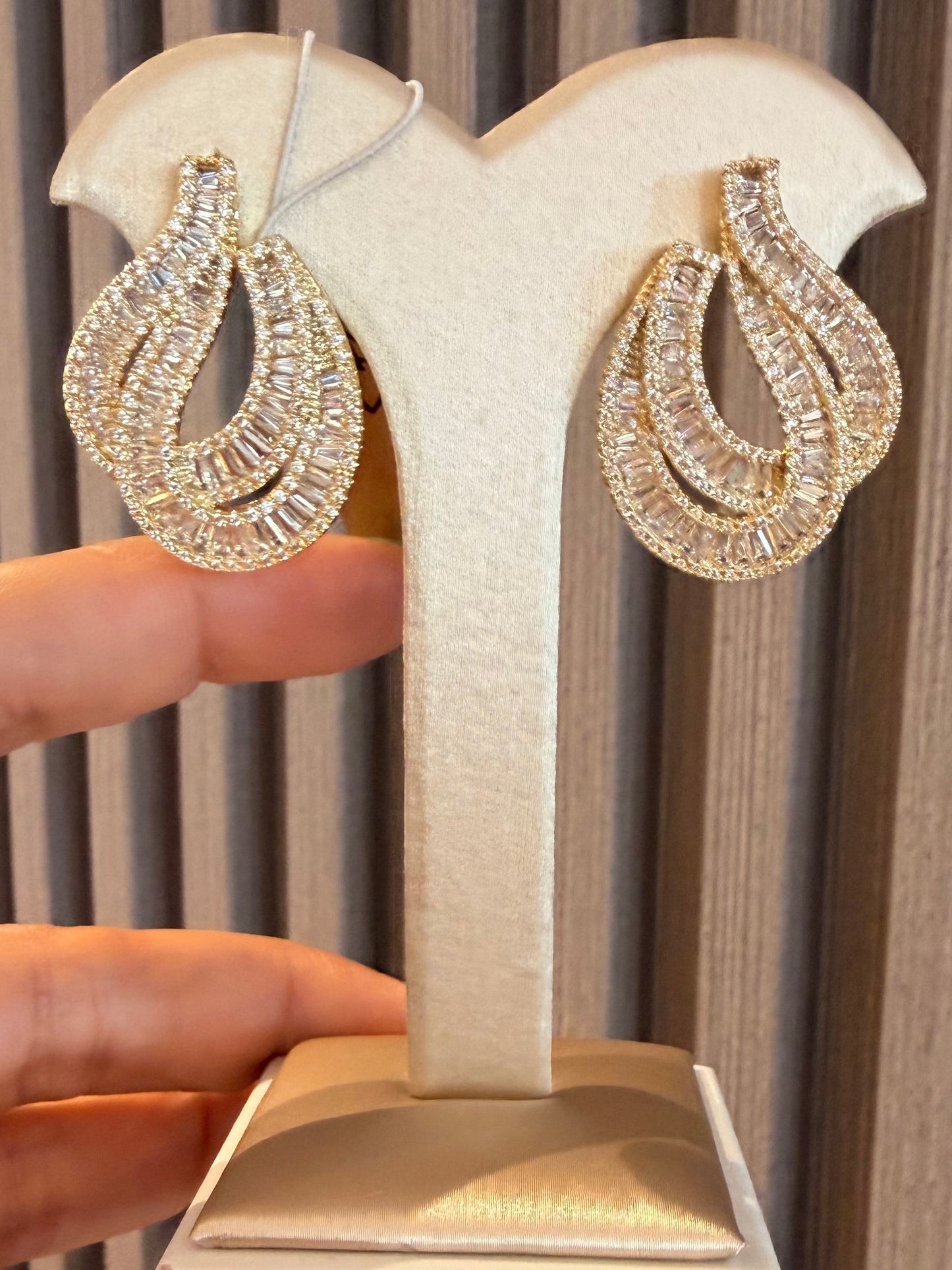 Aretes de baguetes y cristales rodinado Gold