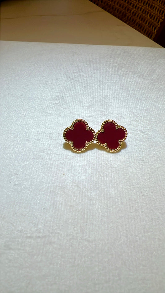 Aretes de flor rodinados rojo vino