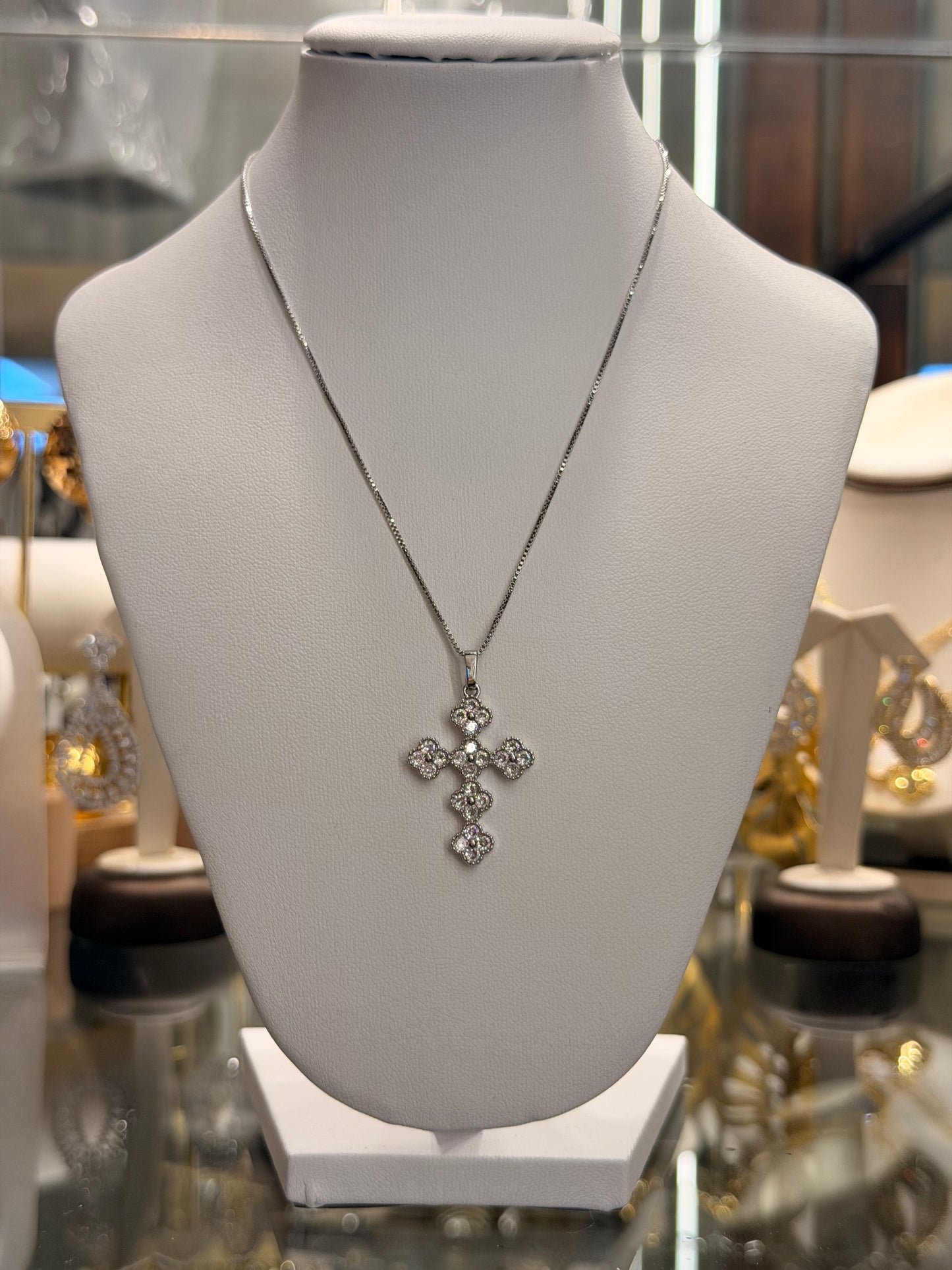 Collar de Cruz con Cz rodinado silver