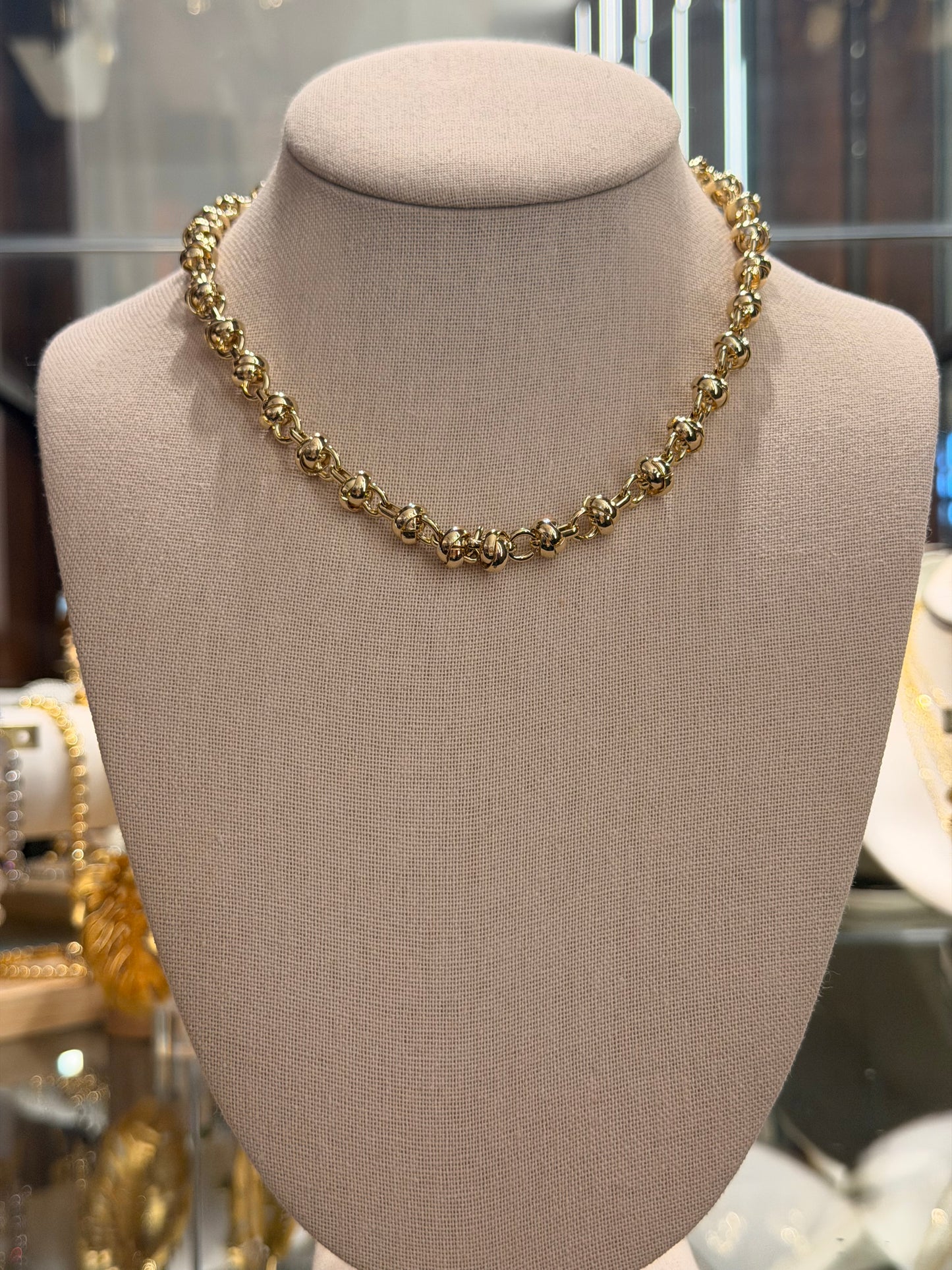 Gargantilla con detalles de eslabones rodinado oro Goldfilled
