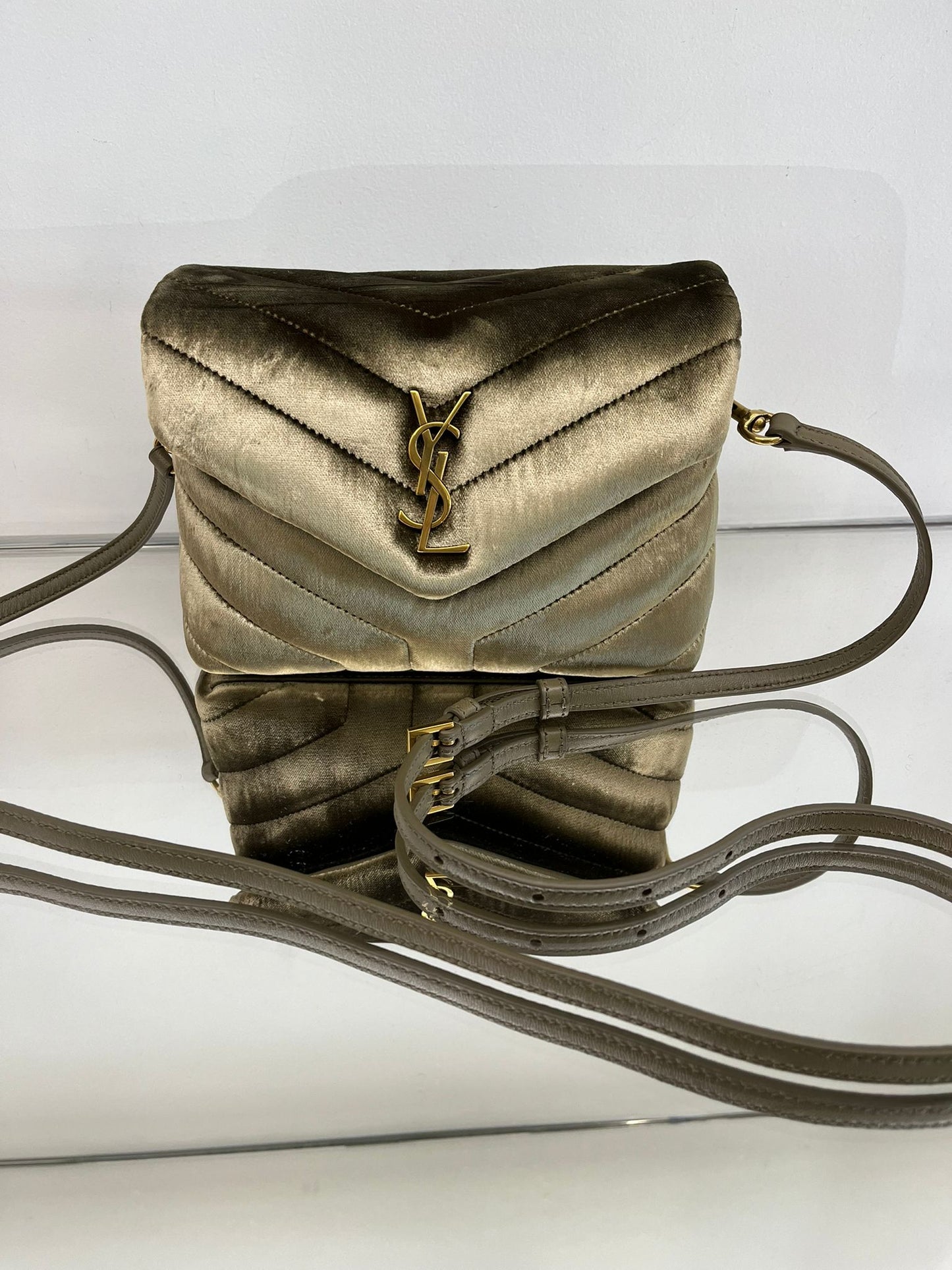 PRE-ORDER Bolso Yves Saint Laurent LouLou Gold Velvet